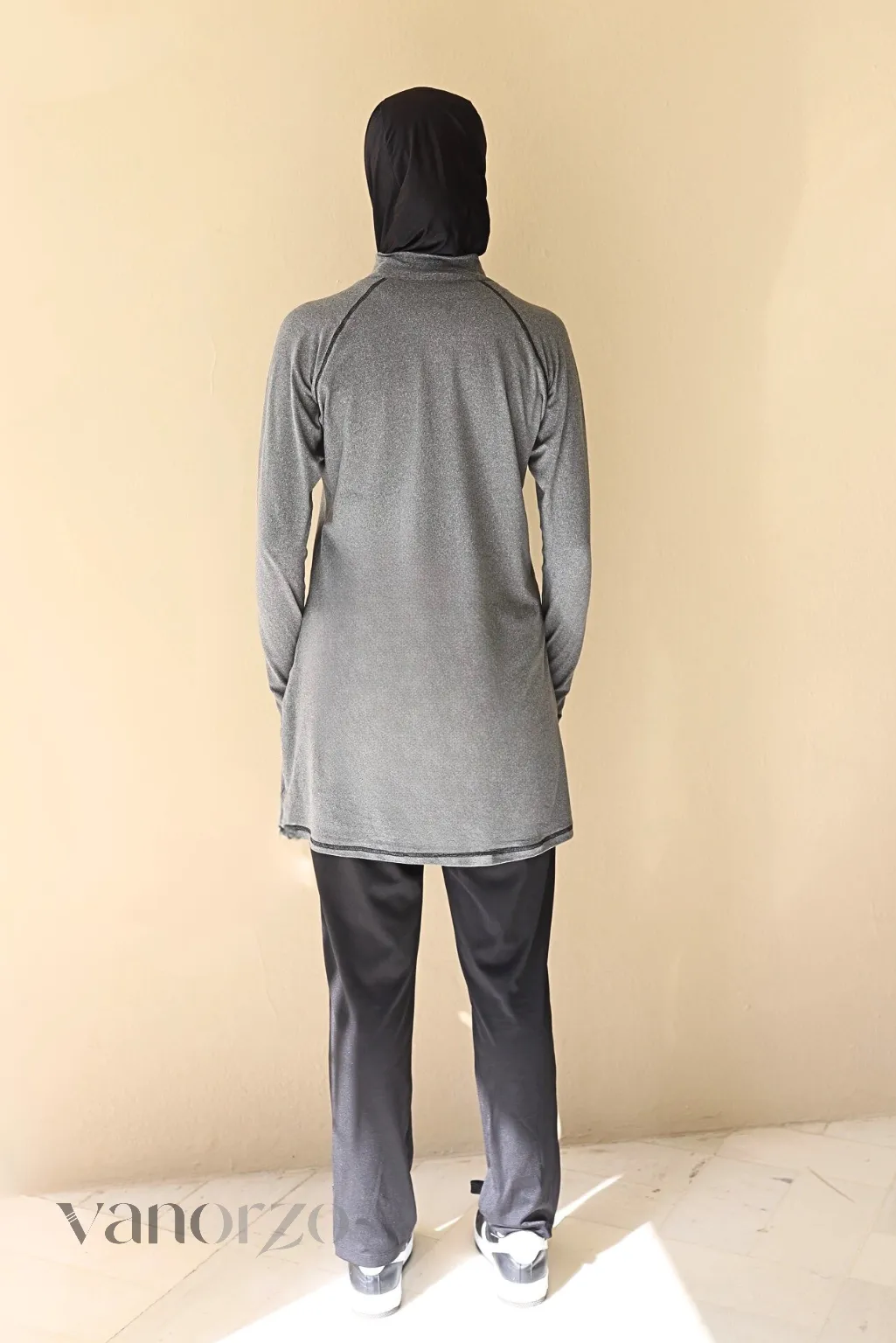 قميص رياضي طويل للنساء (Tunic) – تصميم محتشم وعصري